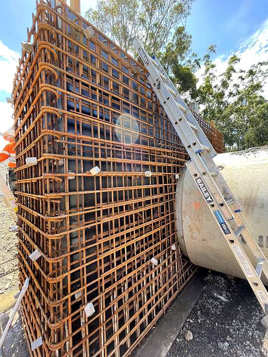 Large formed and reinforced drainage pit pour