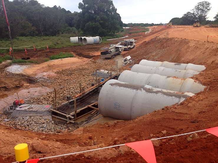 Large RCPs ready for cast in-situ headwall to begin